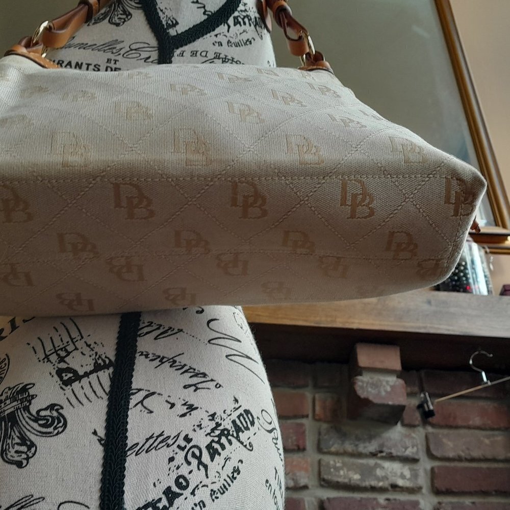 Dooney & Bourke Beige Monogram East West Slouch Shoulder Bag NWOT - Picture 8 of 16
